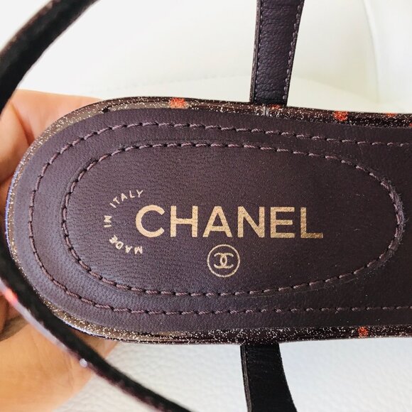 CHANEL BURGUNDY PATENT LEATHER SPARKLE CAMELLIA PEARL CC LOGO THONG SANDALS 36 - Picture 8 of 14